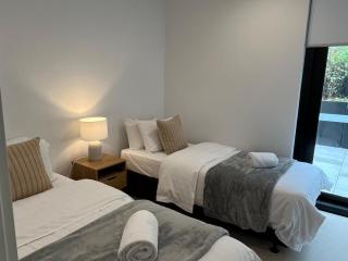 Modern & Spacious 2 Bed 2 Bath Apartment with Parking - Box Hill - 6
