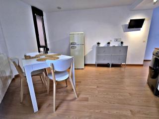 Explore Tarazona from This Central & Peaceful Flat - 4