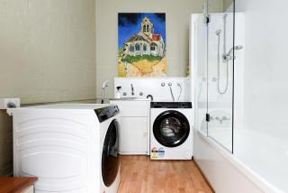 Charming Townhouse Steps Away from Shops - Launceston - 4