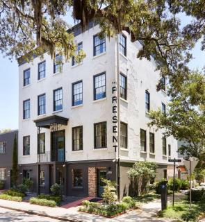 Queen Suite 3rd Floor Downtown Sleeps 2 - Savannah - 5