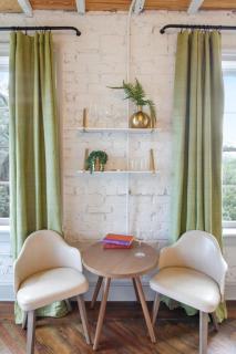 4th Floor Queen Suite Boutique hotel - Savannah - 1