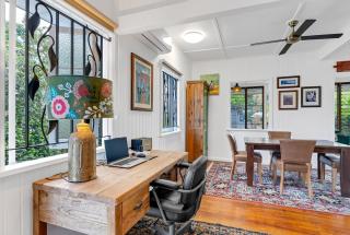 Tropicana Cottage - Eclectic Poolside Haven near CBD - Edge Hill - 8