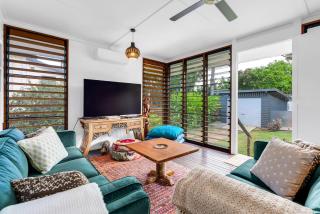 Tropicana Cottage - Eclectic Poolside Haven near CBD - Edge Hill - 5