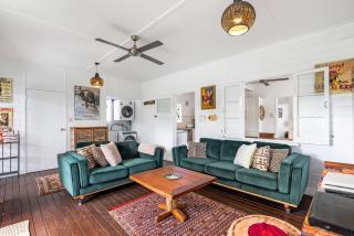 Tropicana Cottage - Eclectic Poolside Haven near CBD - Edge Hill - 3