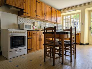 Maison calme avec grand terrain, proche commodités et sites médiévaux - FR-1-582-133 - Allègre - 3