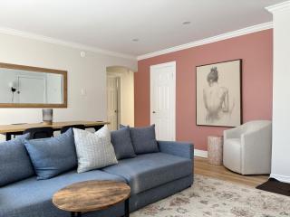 Stylish Stay with King Bed, Mins to Hospital - Peterborough - 0