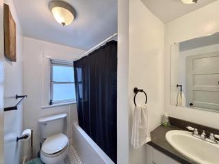 Entire cozy 2b1b home in federal Hill - Providence - 4