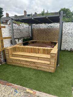 4 Bed House with Garden and Hot Tub - Near City Centre - Cardiff - 2