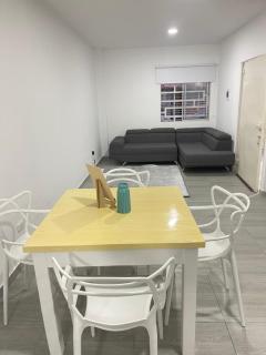 Casa de dos pisos con aire - 3