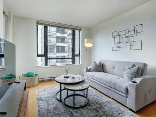 Astoria Escape - Bright condo with work desk by Victoria Prime! - Victoria - 8