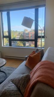 Astoria Escape - Bright condo with work desk by Victoria Prime! - Victoria - 7