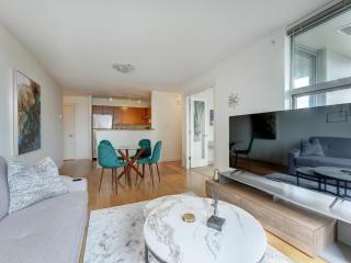 Astoria Escape - Bright condo with work desk by Victoria Prime! - Victoria - 6