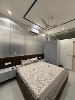Luxurious and private studio apartment-Gaur Mall - Noida - 1