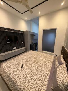 Luxurious and private studio apartment-Gaur Mall - Noida - 5