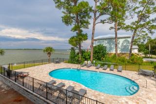 Wolf Bay Villas - 0