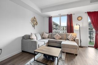 Peaceful 2BR Retreat with parking Situated 7 Mins to the Falls - Niagara Falls - 1