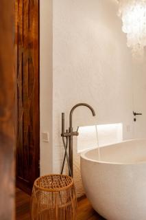 Melasti Villa #2 2Bdr with Yard & Pool - 3