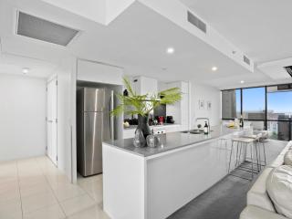 Circle on Cavill, Pool, Spa, Gym - Steps to Beach - Gold Coast - 7