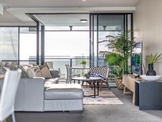 Circle on Cavill, Pool, Spa, Gym - Steps to Beach - Gold Coast - 2