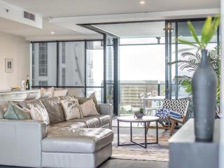 Circle on Cavill, Pool, Spa, Gym - Steps to Beach - Gold Coast - 3