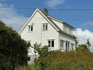 Idyllic Cabin At Bømlafjorden With Sea View - 1