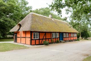 Idyllic Romantic "Hospital" In Nature - 1