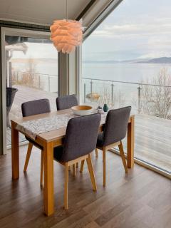 Seafront Retreat With Panoramic Mountain Views - Ballangen - 6