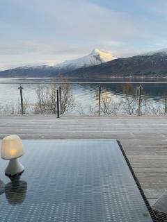 Seafront Retreat With Panoramic Mountain Views - Ballangen - 1