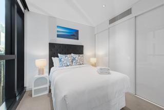 Stylish 2BR - Tallest Building in City plus Pool, Gym - 4