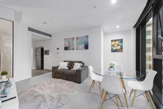 Stylish 2BR - Tallest Building in City plus Pool, Gym - Brisbane - 1