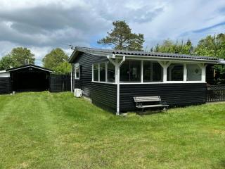 Charm And Idyll In Hou - Hals - 4