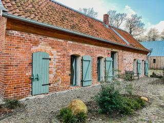 Aesthetic Meets History In The Renovated Stable - Küsten - 9