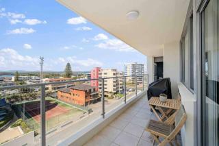 Forster Beachfront Apartment ~ Watch the Whales! - Forster - 3
