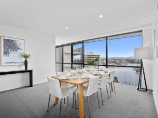 Circle on Cavill, Pool, Spa, Gym - Steps to Beach - Gold Coast - 6