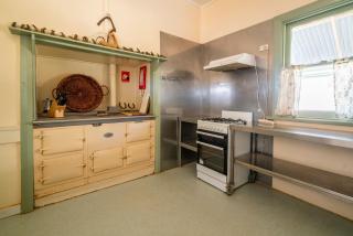 Mount Wood Homestead - - 5