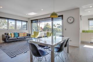 Spacious 2-Bed Apartment Close to City - Sydney - 0