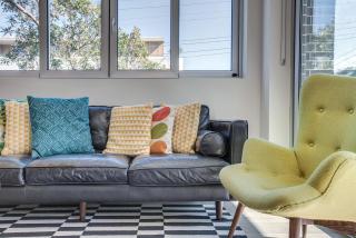 Spacious 2-Bed Apartment Close to City - Sydney - 4