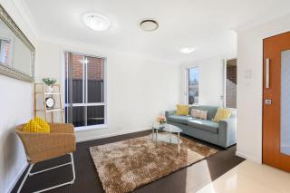 North-West 5Br near Woolworths & Regatta Centre - 4