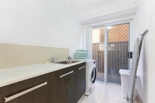 North-West 5Br near Woolworths & Regatta Centre - Kingswood - 3