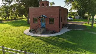 Sunset Stays & Luxe Comfort At The Schoolhouse - Guthrie - 0