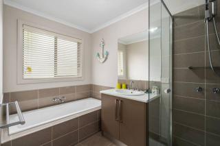 Casa Laut Family friendly short walk to the beach Pets upon agreement Sleeps 6 - Indented Head - 7