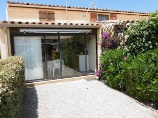 Charmante villa T2 mezzanine avec cour, jardin, véranda, barbecue et parking privé, proche plage et commerces - FR-1-797-2 - 1