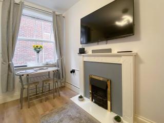 Hidden Gem Cottage - Great Driffield - 0