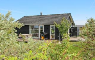 3 Bedroom Cozy Home In Lundby - 1