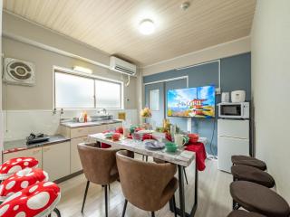 open 2 room Newly opened Hotel Baika Family friendly Free parking 10 minutes to USJ - Osaca - 0