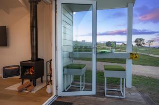 Banjos Cabin Gippsland - Luxury Eco Stay - King Bed, Pond Valley Views, Fireplace -  - 4