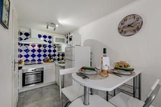 Between Mountain And Sea - Happy Rentals - 7