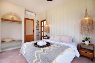 Villa Ayoun Canggu 3 Bedrooms - Tumbak Bayuh - 1