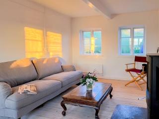 Bright Beach Villa With Sea Views To Hesselø Bay - Vejby - 3