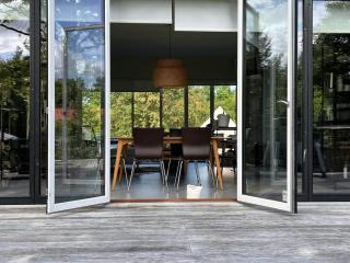 Indoor And Outdoor Life In Simple Design Gem - Vig - 1